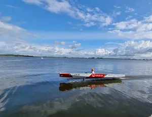 Solar boot op het water