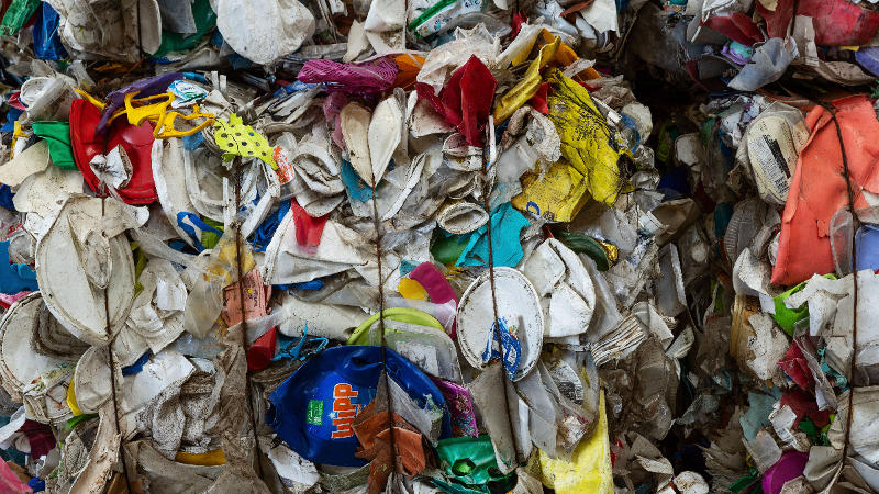 Plastiloop Veolia recycling van huisafval en plastic nieuwe grondstoffen