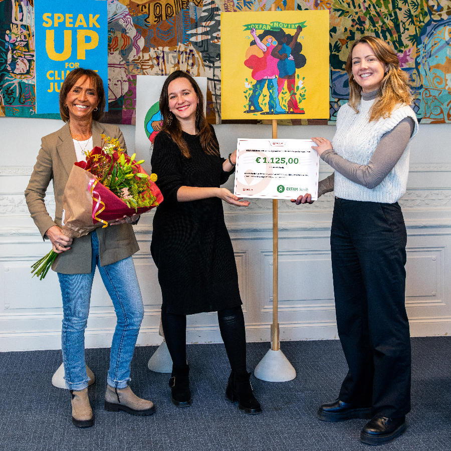 Uitreiking cheque Veolia OxfamNovib