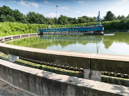 Nabezinkbassin van de waterzuivering van Veolia Nederland