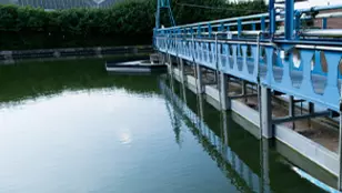 Waterzuivering in de industrie - bezinkbassin
